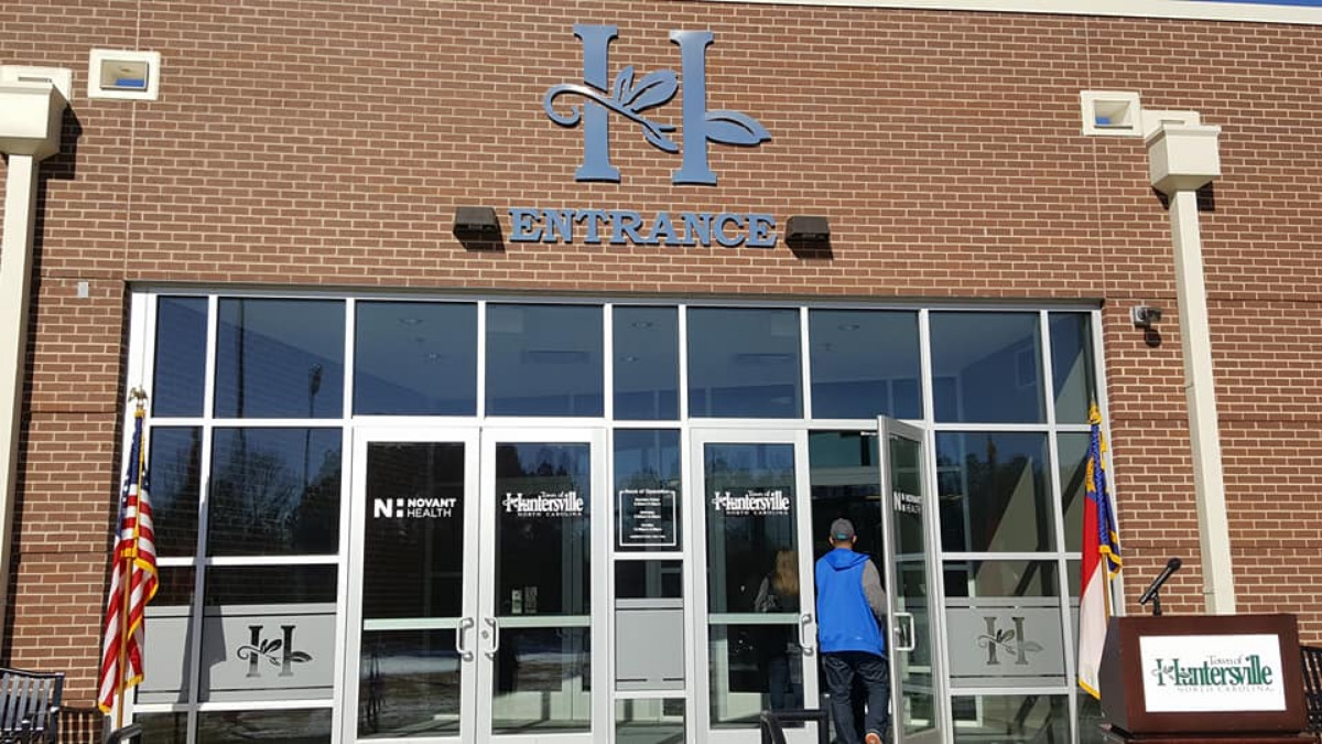 Firearm Brandished Inside New Huntersville Recreation Center – ewr